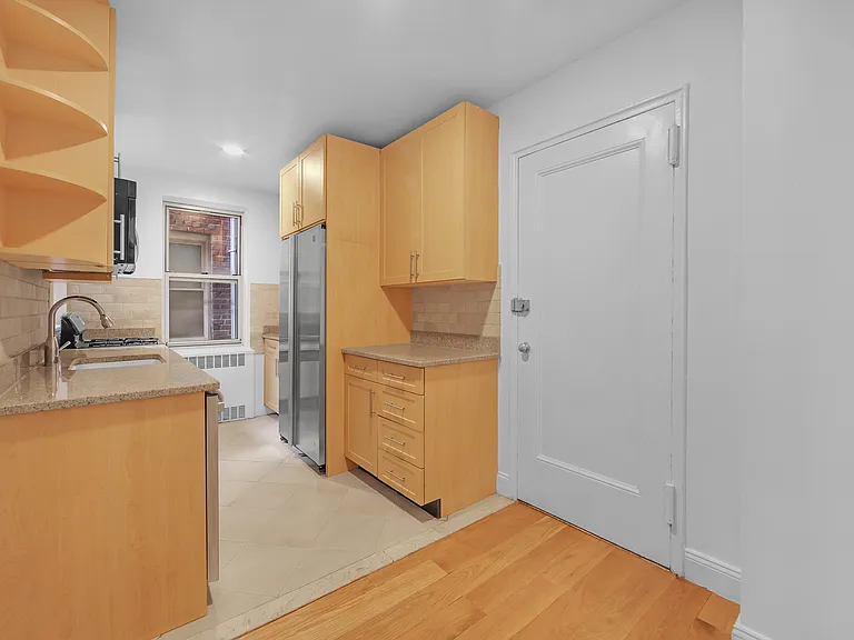 330 E 63rd St #2H — Photo 6