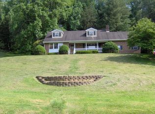 9 Rebecca Dr, Winfield, WV 25213