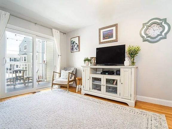 4th image of 602 E 2nd St #C