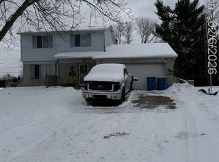 7731 Pleasant Manor Dr, Waterford, MI 48327