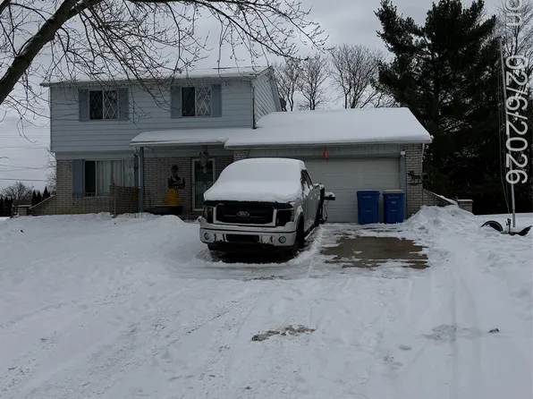 7731 Pleasant Manor Dr, Waterford, MI 48327