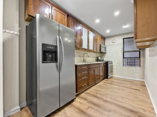 1670 Longfellow Avenue image 5 of 17