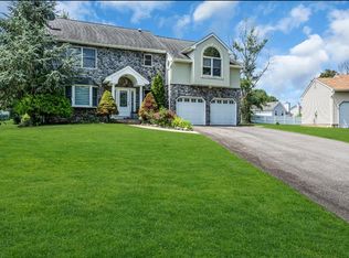 219 Barnes Ln, Toms River, NJ 08753