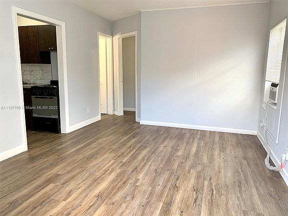 4th image of 2319 Adams St #24