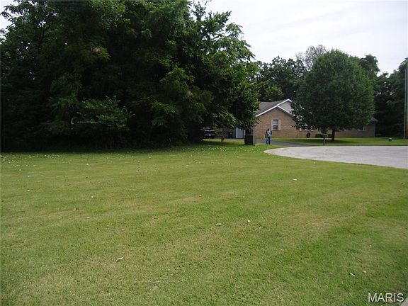 5th image of 83 Montclair Dr