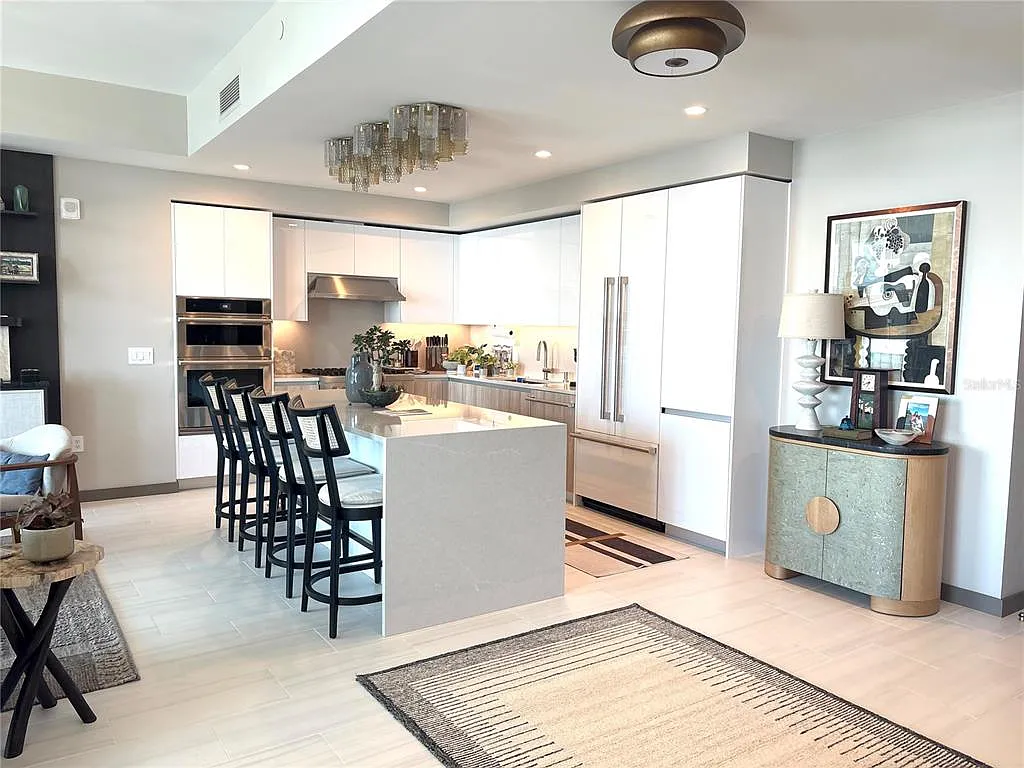 2 bed, 3.0 bath, 1720 sqft, $10,500 — Photo 2