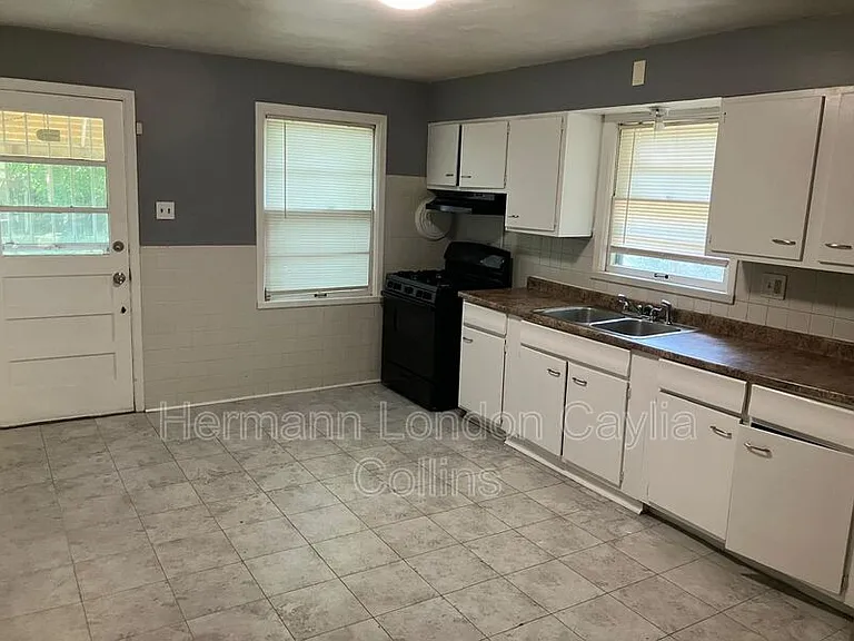 8708 Granada Pl — Photo 4