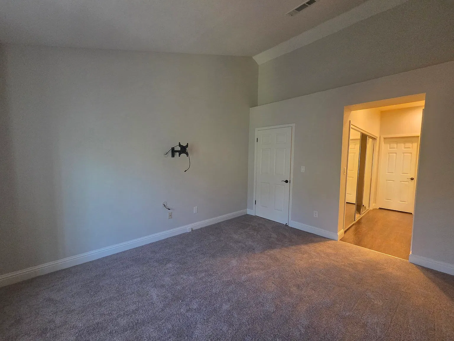 2 bed, 2.5 bath, 1461 sqft, $3,850 — Photo 3