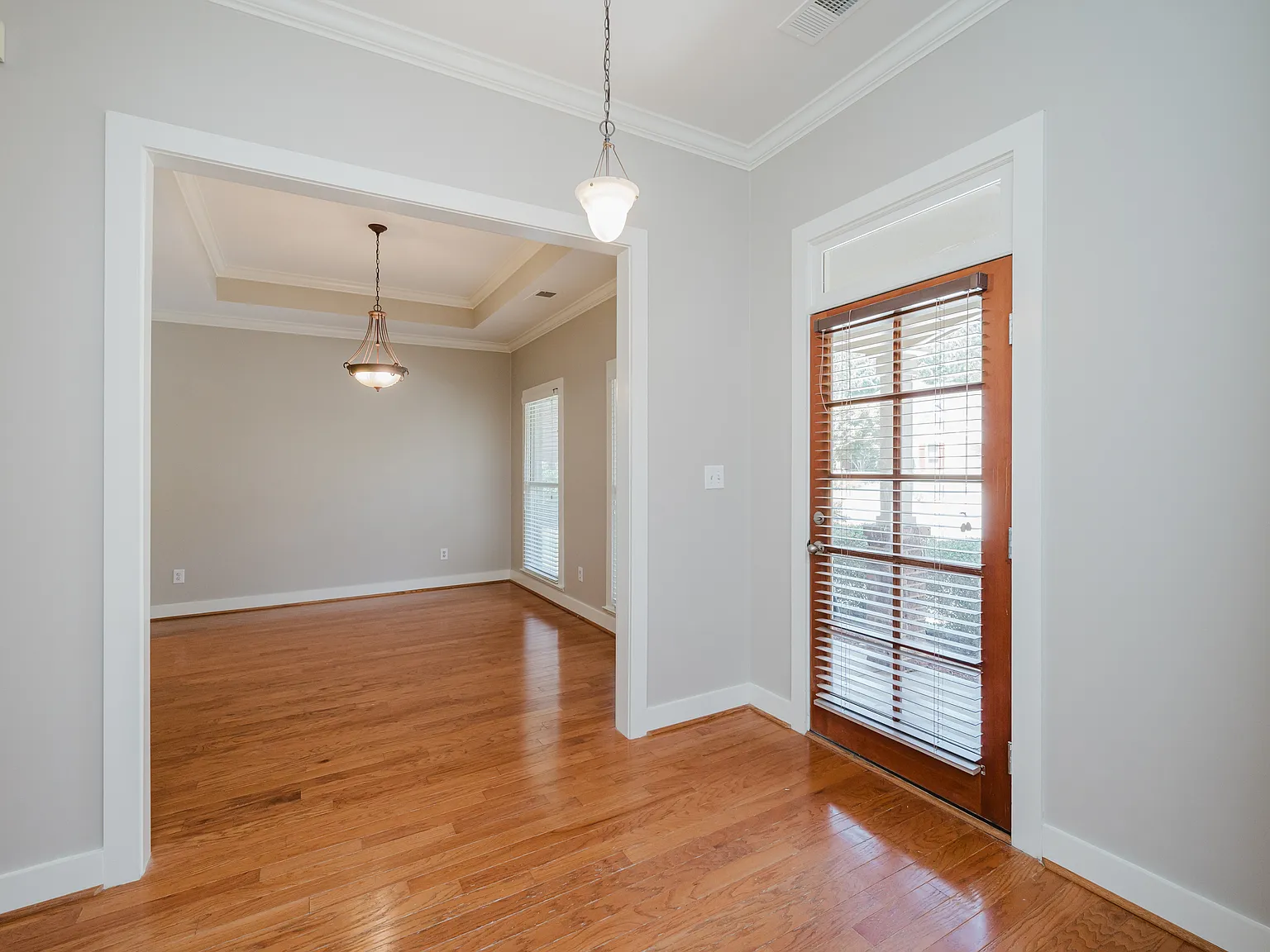 3 bed, 1930 sqft, $2,300 — Photo 3