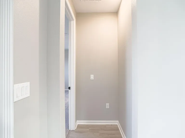 992 Griffon Ave — Photo 26