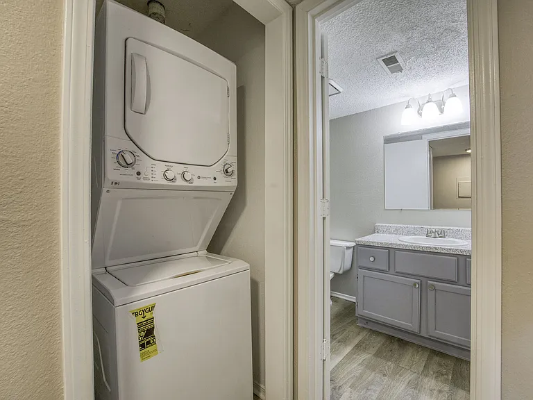 Pheasant Run Apartments — Photo 10