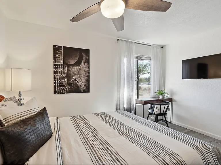 618 W Pine St — Photo 24