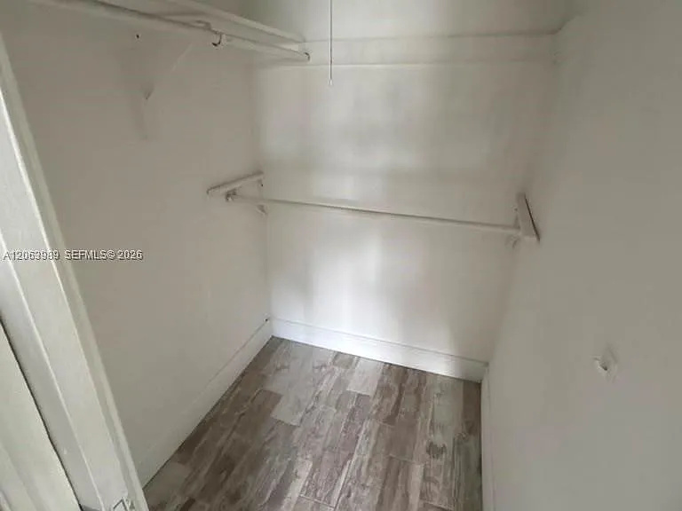 2020 NE 33rd St #2020 — Photo 14