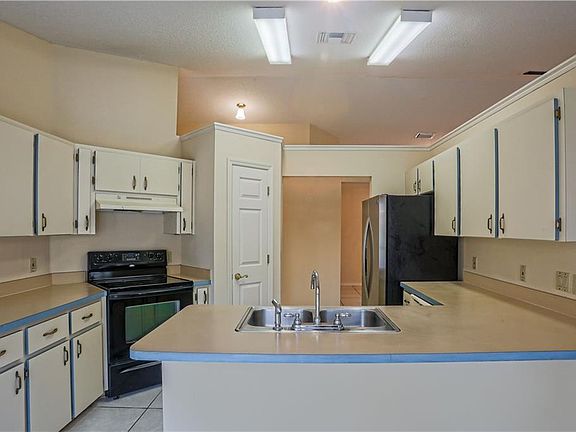 5th image of 832 Berryhill Cir