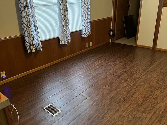 3rd image of 13 Gleneagle Dr