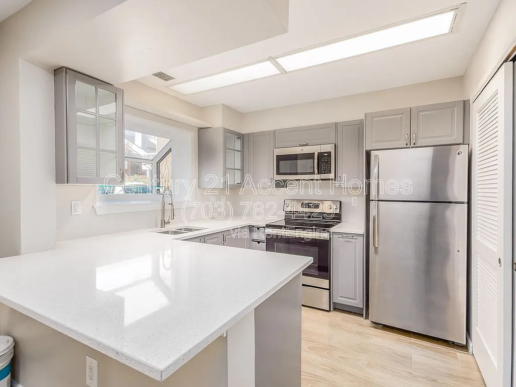 Building Photo - 2606 S Arlington Mill Dr #D