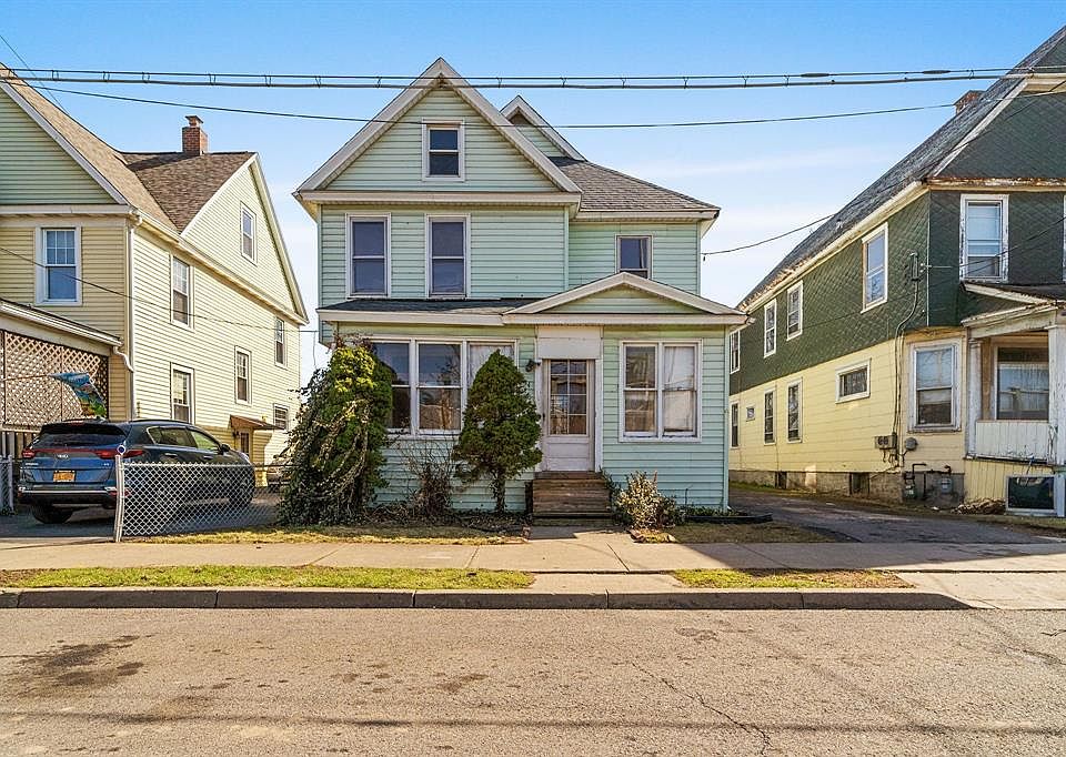 1st image of 24 Moffatt Ave