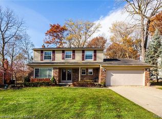 15991 Winchester Dr, Northville, MI 48168