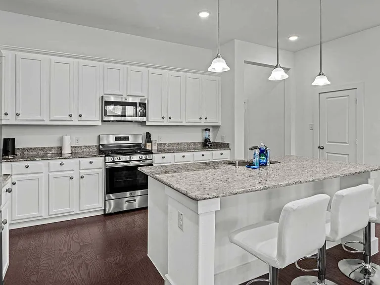 583 Bradley Dr — Photo 9