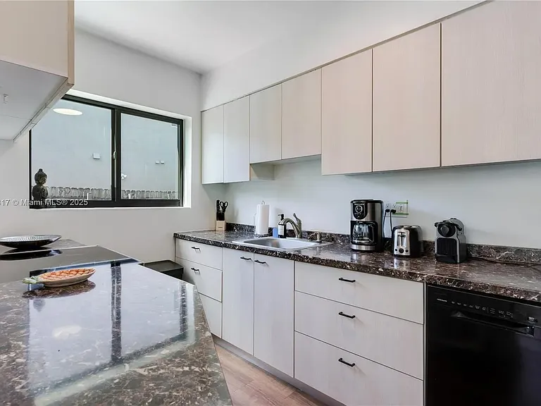 11534 NE 13th Ave — Photo 7