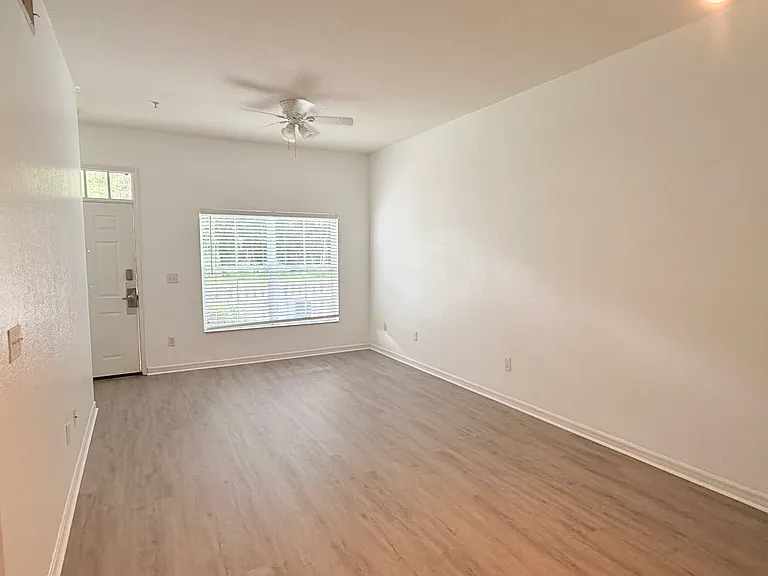 4012 Santa Maria Dr #103 — Photo 9