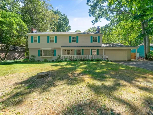 2046 Burning Tree Ln, Youngstown, OH 44505