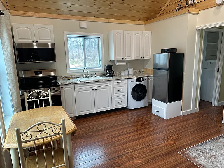 2 Trask Ln — Photo 2