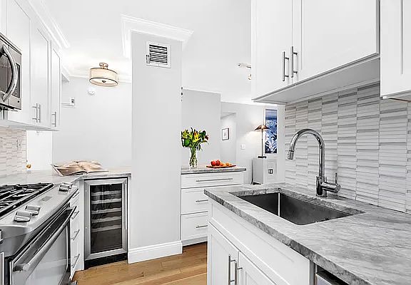 4th image of 145 E 15th St #12DE