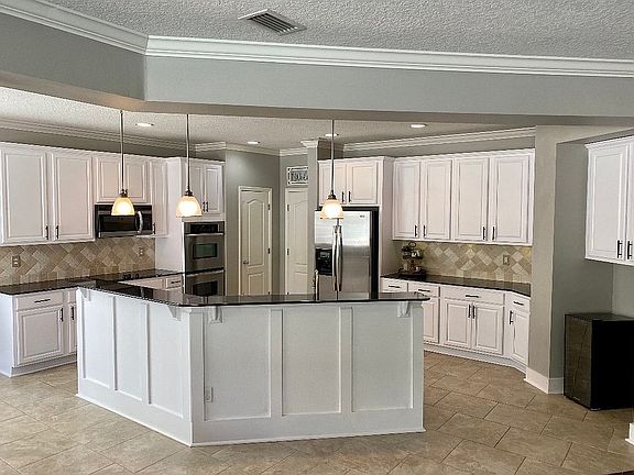 5th image of 215 Crown Wheel Cir