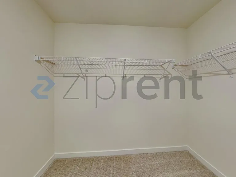 Walk-in closet-01