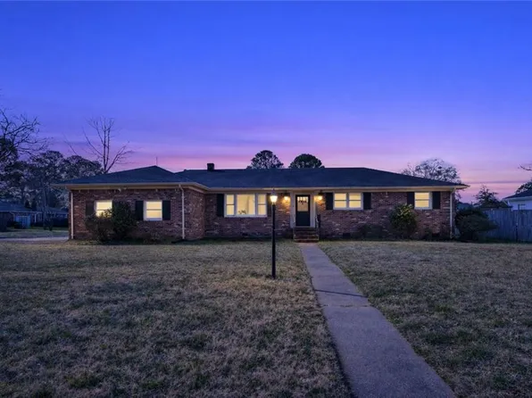 524 Summit Ridge Dr, Chesapeake, VA 23322