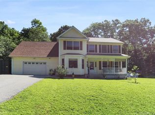 18 Bob White Way, Moosup, CT 06354