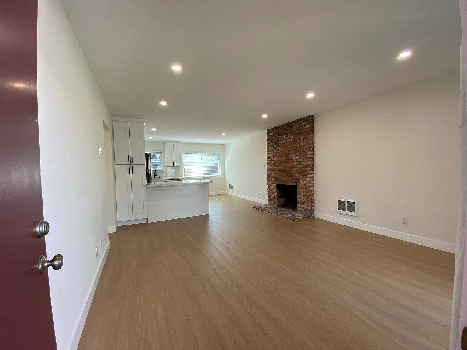306 Richmond Drive - 3 — Photo 4