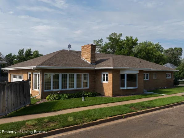 435 3rd St W, Dickinson, ND 58601