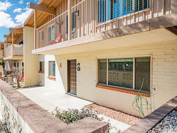 2nd image of 5901 N Oracle Rd #Road28