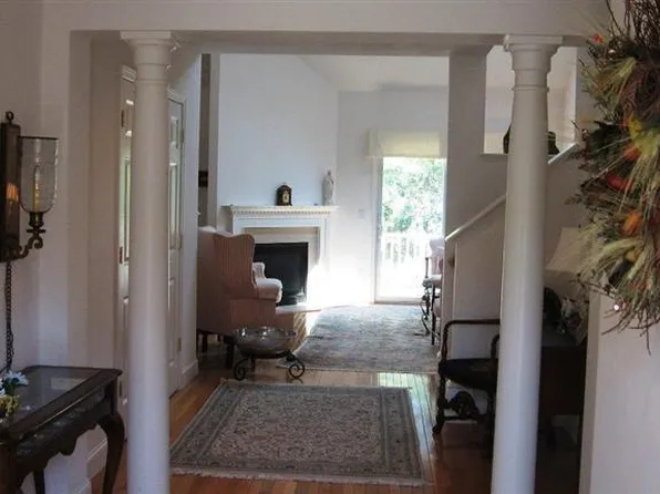 60 Stratford Rdg, Mashpee, MA 02649