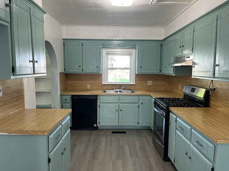 708 SW 3rd St — Photo 10