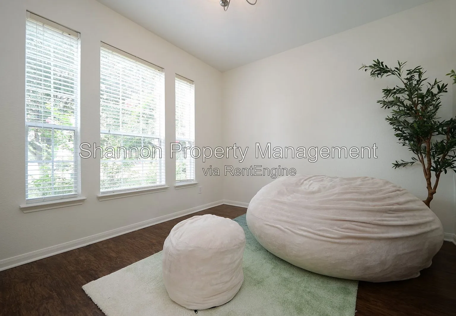 4 bed, 2.5 bath, 2536 sqft, $2,000 — Photo 4