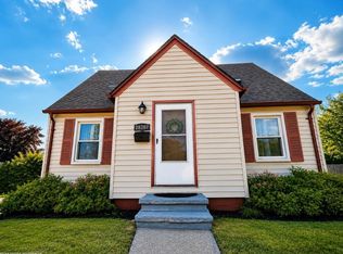 28307 Essex St, Roseville, MI 48066