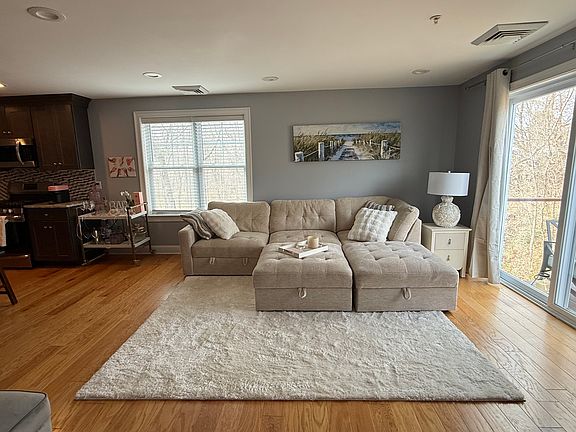 2nd image of 1001 Main St Suite 13