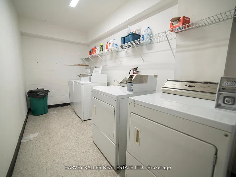 409 College St #6 — Photo 11