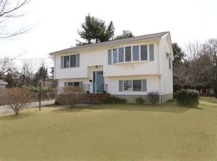 1042 Cohannet St, Taunton, MA 02780