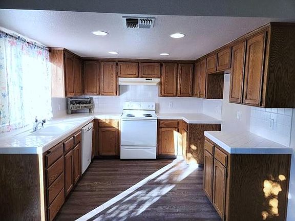 3rd image of 9505 N Sharon Ave