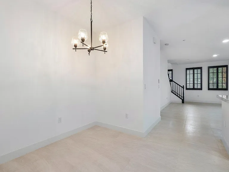 4886 NW 16th Ave — Photo 16