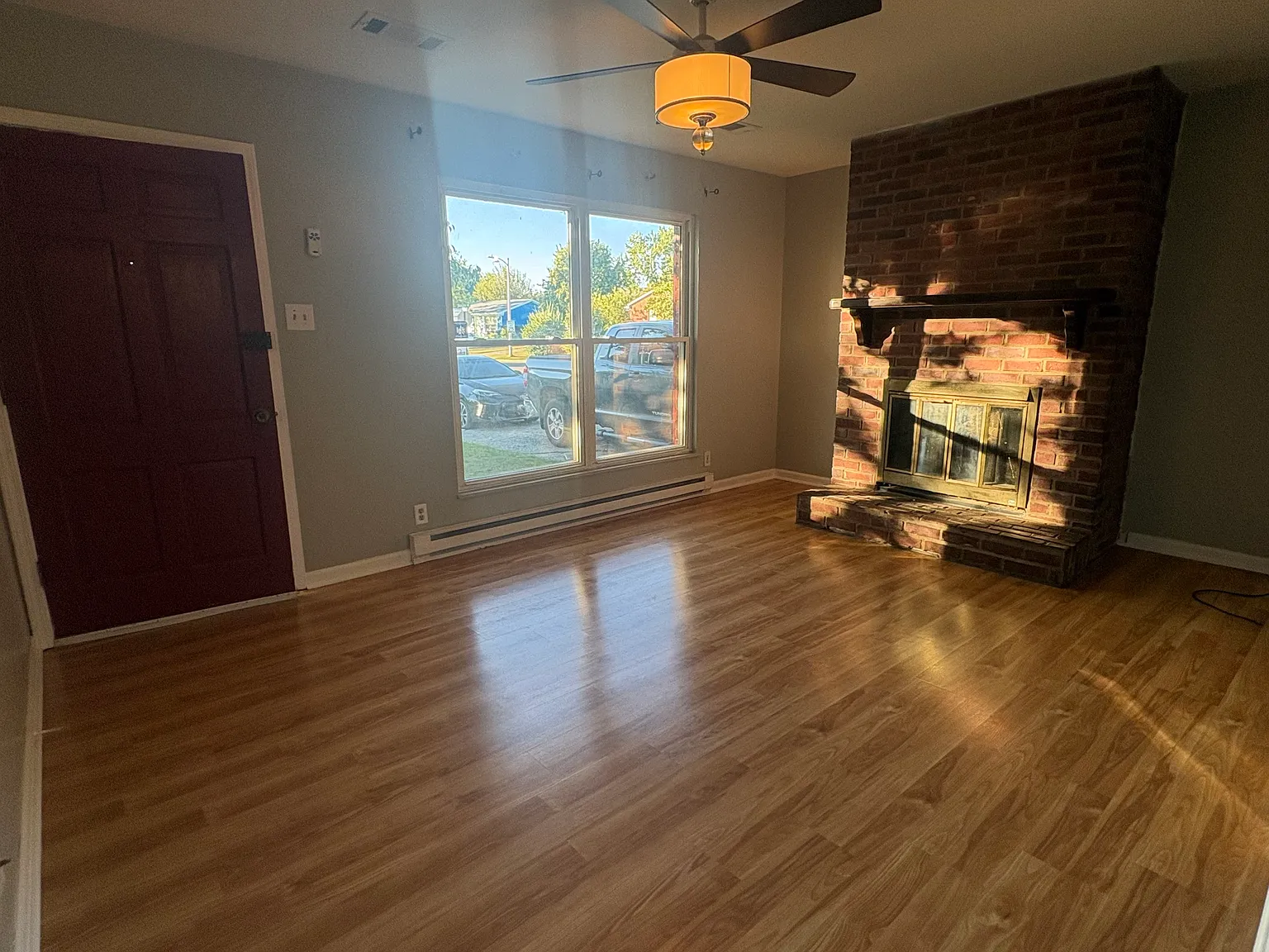 3736 Niagara Dr — Photo 2