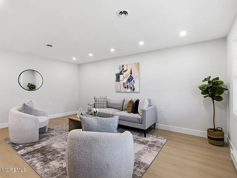 2 Leighton Ln — Photo 11
