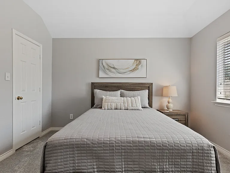 3912 Newhall Dr — Photo 15