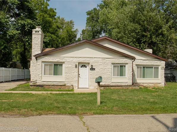 8234 Arlis St, Commerce Township, MI 48382