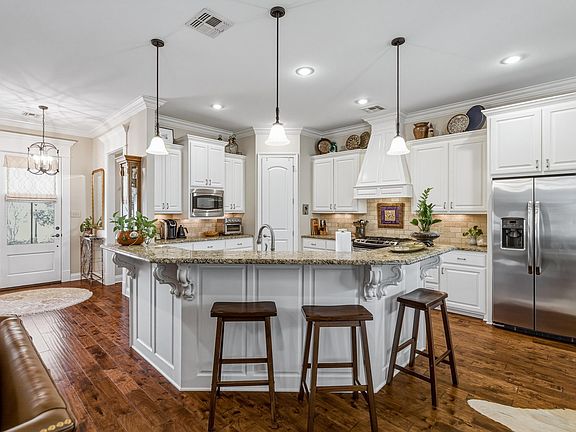 4th image of 3001 Bourbon St