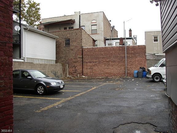 5th image of 182 Malvern St #184